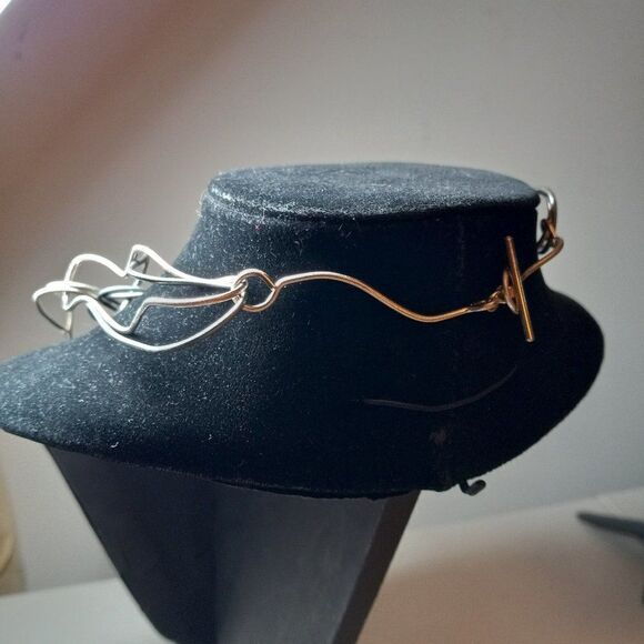 Paper clip Linked elongated sculpted statement necklace - Picture 3 of 10